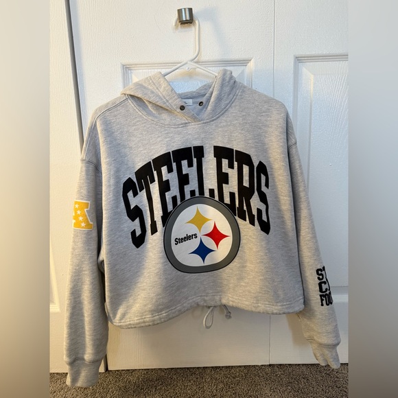 47 Tops - Women’s cropped Pittsburgh Steelers hoodie
